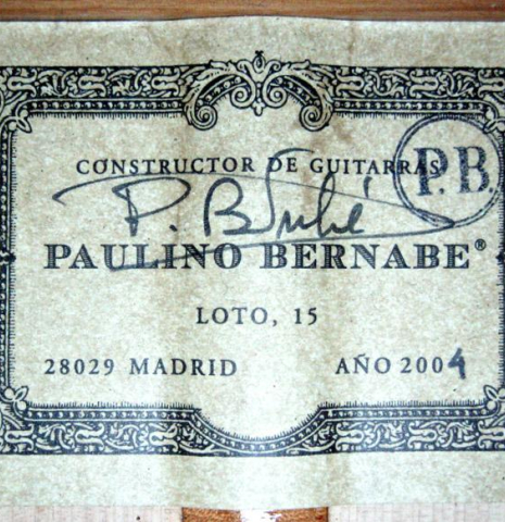 The label of a 2004 Paulino Bernabe "Blanca" flamenco guitar made of cedar and cypress