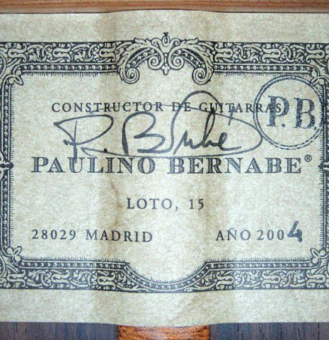 The label of a 2004 Paulino Bernabe "Flamenco Negra" flamenco guitar made of spruce and CSA rosewood