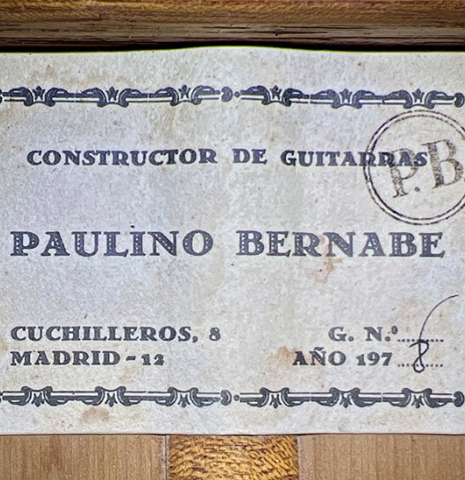 The label of a 1978 Paulino Bernabe "Blanca" flamenco guitar made of cedar and cypress with traditional wooden tuning pegs