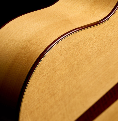 The sides and back with snakewood center strip of a 2026 Jakob Biehler "Flamenca Blanca" with pegs made of spruce and cypress