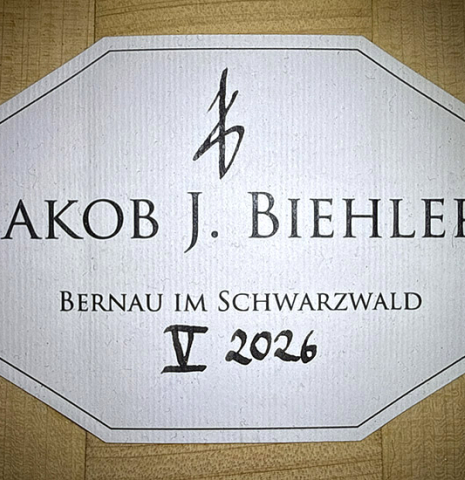 The label of a 2026 Jakob Biehler "Flamenca Blanca" with pegs made of spruce and cypress