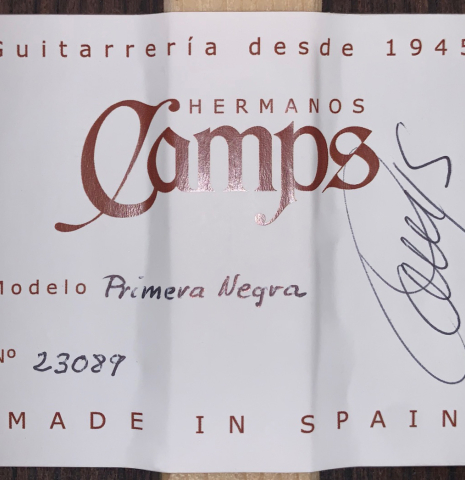 The label of a Hermanos Camps "Primera Negra" flamenco guitar made of spruce and Indian rosewood