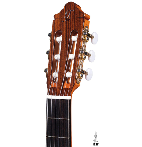 The headstock of a 2022 Hermanos Camps &quot;FL11C Negra&quot; flamenco guitar made of spruce and Indian rosewood