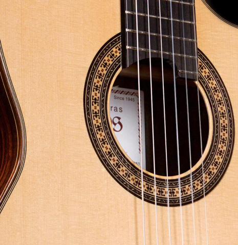 The soundboard and cutaway of a 2022 Hermanos Camps &quot;FL11C Negra&quot; flamenco guitar made of spruce and Indian rosewood