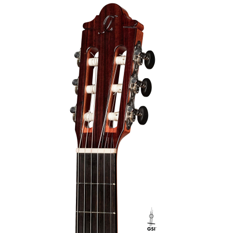 The headstock of a 2015 Hermanos Camps "Primera Negra" flamenco guitar made of spruce and Indian rosewood