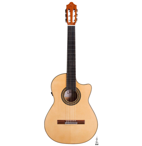 The front of a 2022 Hermanos Camps &quot;FL11C Blanca&quot; flamenco guitar made of spruce and cypress