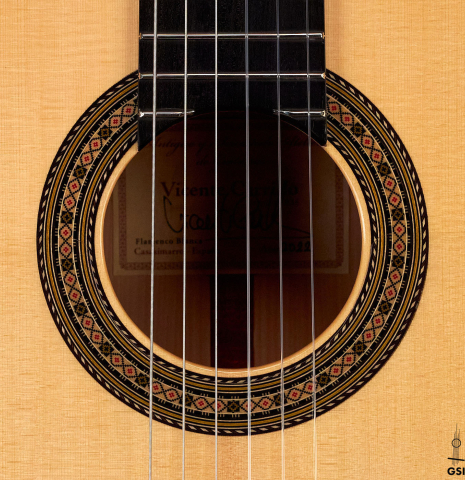The rosette of a 2022 Vicente Carrillo "1aF Blanca" flamenco guitar made with spruce top and cypress back and sides