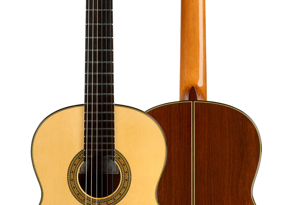 Front and back of a 2025 Vicente Carrillo “1aF Negra” flamenco guitar, spruce and African rosewood