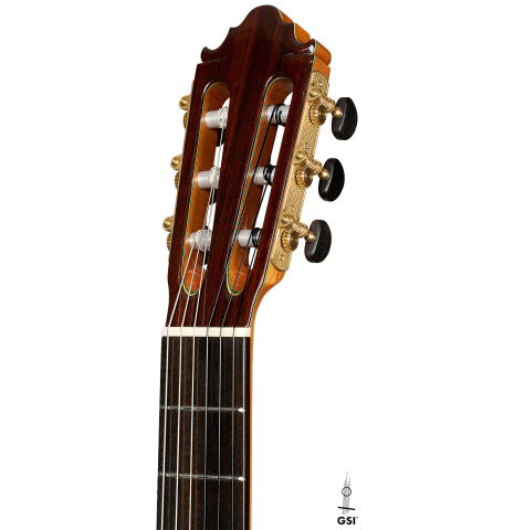 The headstock of a 2025 Vicente Carrillo "1aF Negra" flamenco guitar made of spruce and African rosewood