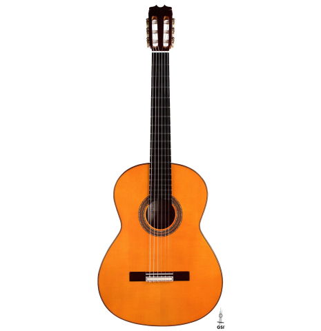 The front of a 2020 Felipe Conde "Reedicion 1975" made of spruce and African rosewood on a white background.