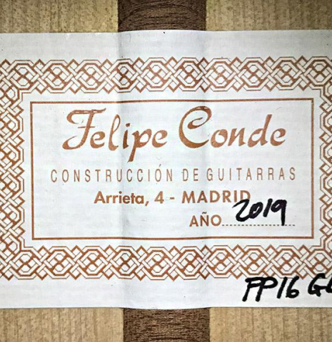 The label of a 2019 Felipe Conde &quot;FP 16&quot; flamenco guitar made of spruce and cypress