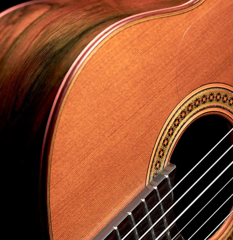 The soundboard and side of a 2021 Felipe Conde &quot;Reedicion 1974&quot; made of redwood and CSA rosewood.