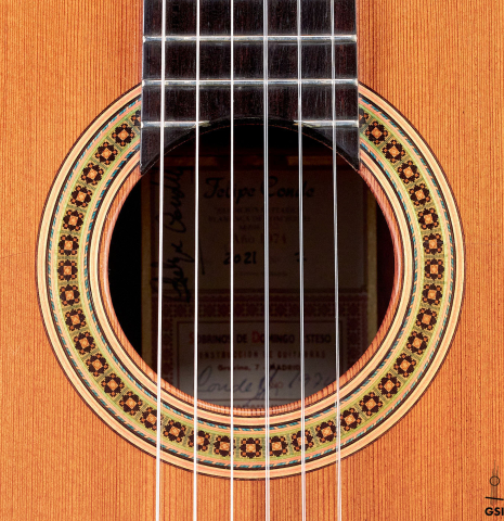 The rosette of a 2021 Felipe Conde &quot;Reedicion 1974&quot; made of redwood and CSA rosewood.