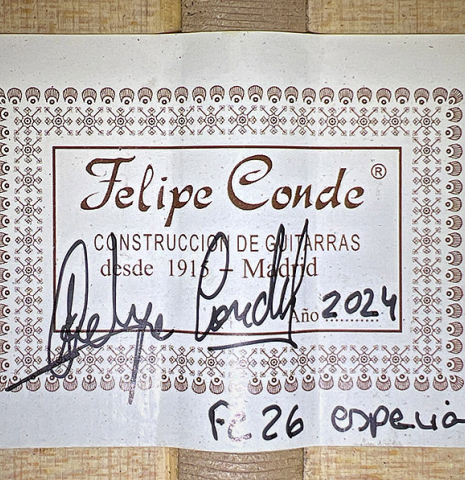 The label of a 22024 Felipe Conde "A 26 Especial" flamenco guitar made of spruce and cypress