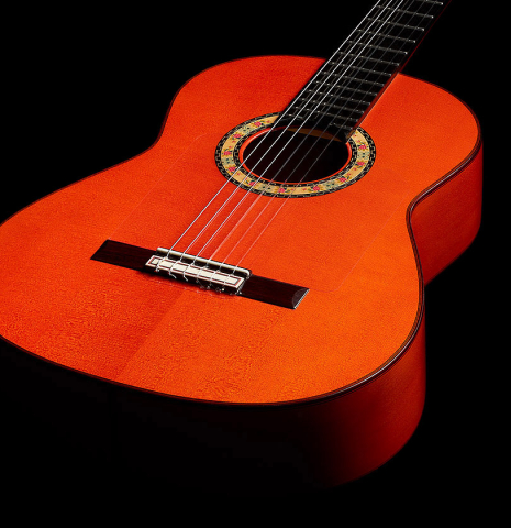 The soundboard of a 2024 2024 Felipe Conde "A 26 Especial" flamenco guitar made of spruce and cypress