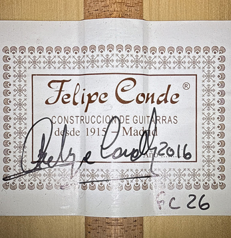 The label of a 2016 Felipe Conde "FC 26" flamenco guitar made of spruce and cypress