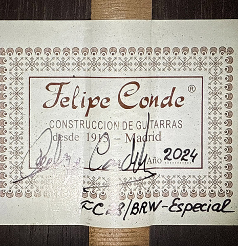 The label of a 2024 Felipe Conde "FC 28 Especial" flamenco negra guitar made of spruce and CSA rosewood
