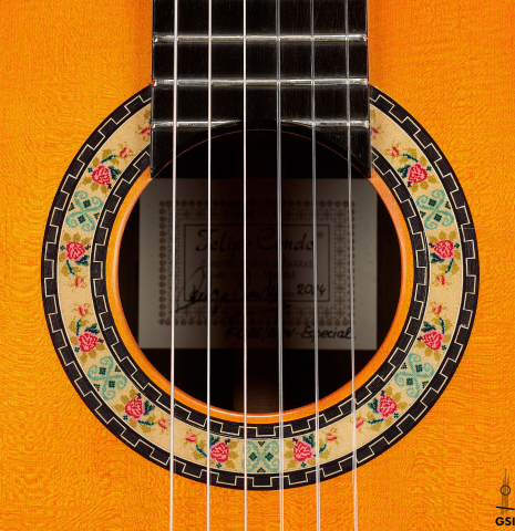 The rosette of a 2024 Felipe Conde "FC 28 Especial" flamenco negra guitar made of spruce and CSA rosewood