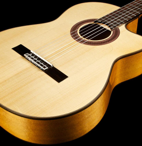 The soundboard and cutaway of a Cordoba "GK Studio" flamenco guitar made of spruce and cypress