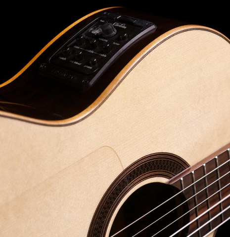 The electronics of a Cordoba &quot;GK Studio Negra&quot; electric/acoustic guitar made of spruce and Indian rosewood