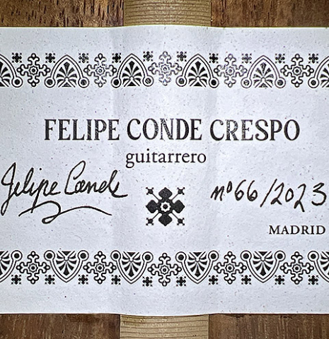 The label of a 2023 Felipe Conde Crespo "Negra" flamenco guitar made of spruce and koa
