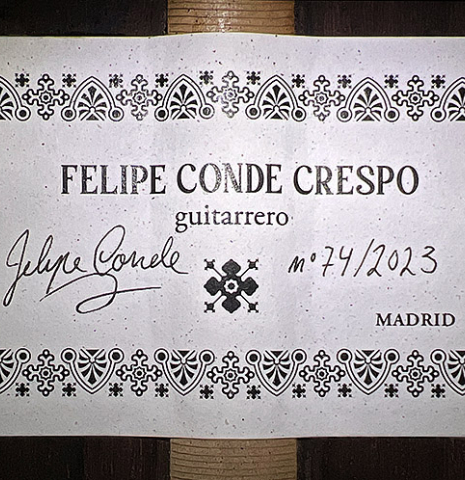 The label of a 2023 Felipe Conde Crespo "Negra" flamenco guitar made of spruce and African rosewood