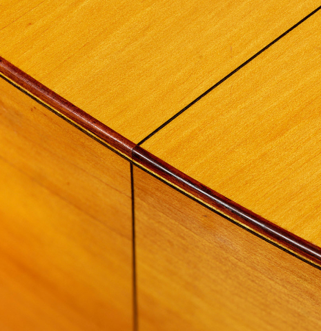 The back binding and purfling of a 1957 Manuel de la Chica flamenco guitar with pegs made of spruce and cypress