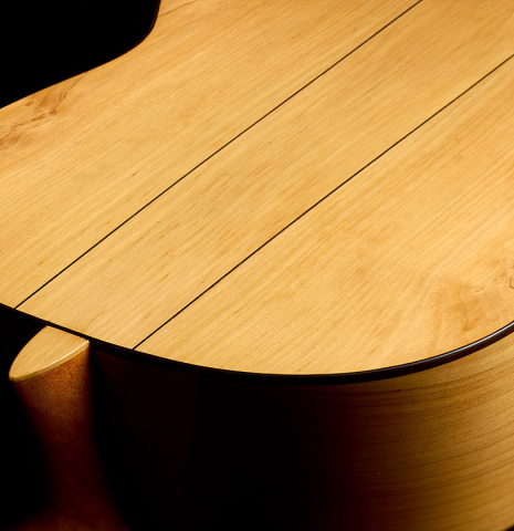 The heel, back binding and purfling of a 1961 Manuel de la Chica flamenco blanca guitar made of spruce and cypress