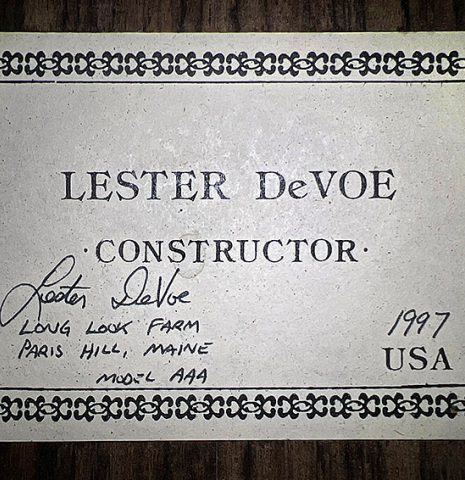 The label of a 1997 Lester DeVoe &quot;Negra&quot; flamenco guitar made of cedar and Indian rosewood