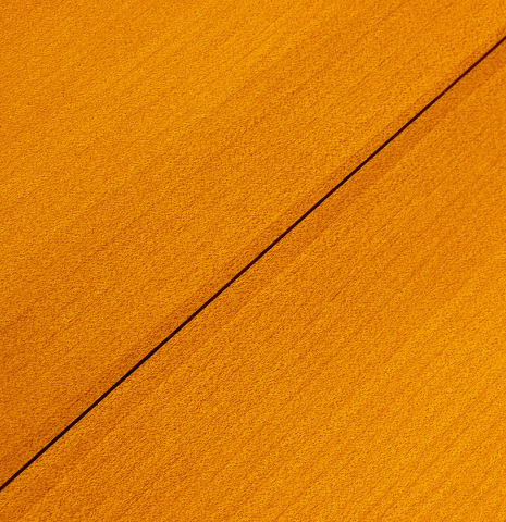 The back center seam of a 2012 Lester DeVoe w/pegs flamenco guitar made of spruce and cypress