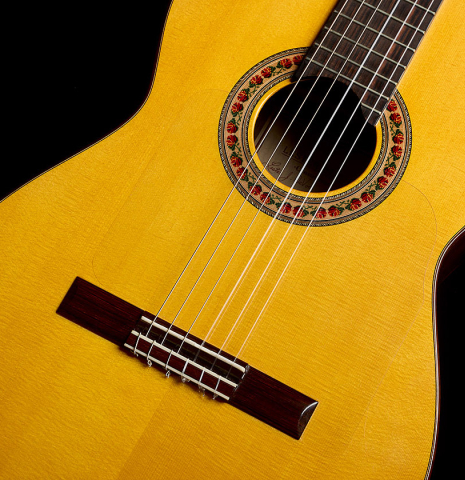 The soundboard of a 2015 Lester DeVoe "Negra" flamenco guitar with pegs made of spruce and Indian rosewood