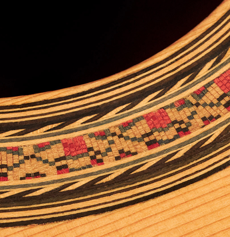 The rosette of a 1959 Viuda y Sobrinos de Domingo Esteso made by Conde Hermanos with spruce and Indian rosewood. 