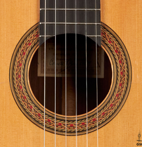 The rosette of a 1959 Viuda y Sobrinos de Domingo Esteso made by Conde Hermanos with spruce and Indian rosewood.  