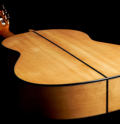 The back and sides at the foot of a 2023 Paco Fajardo flamenco guitar made of spruce and cypress