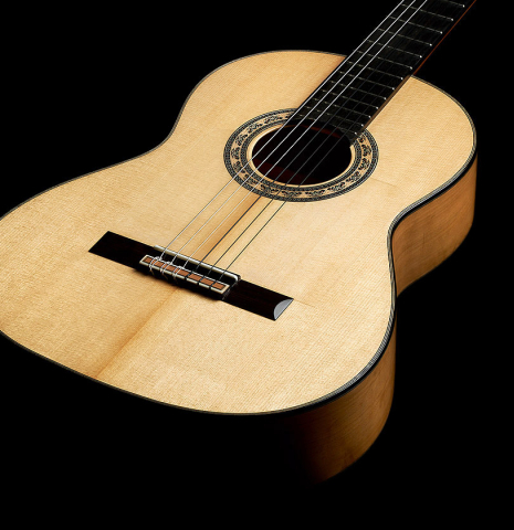 The soundboard and sides of a 2023 Paco Fajardo flamenco guitar made of spruce and cypress