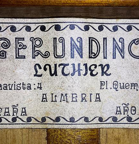 The label of a 1985 Gerundino Fernandez flamenco blanca made of spruce and cypress