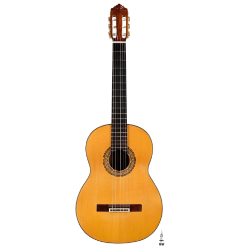The front of a 1985 Gerundino Fernandez flamenco blanca made of spruce and cypress