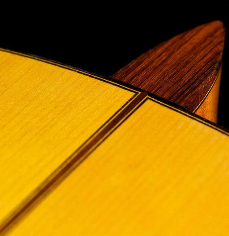 The heel, back binding and purfling of a 1961 Arcangel Fernandez flamenco blanca guitar made of spruce and cypress