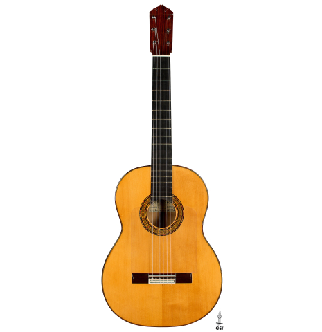 The front of a 1999 Gerundino Fernandez w/pegs flamenco guitar made of spruce and cypress