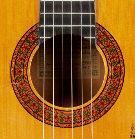 The rosette of a 1961 Arcangel Fernandez flamenco blanca guitar with pegs made of spruce and cypress.