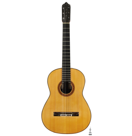 The front of a 1971 Jeronimo Pena Fernandez "Flamenco Negra" w/pegs made of spruce and Honduran rosewood
