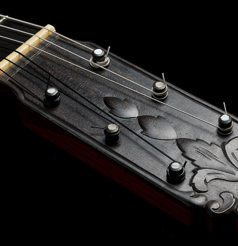 The headstock with carved head veneer of a 1971 Jeronimo Pena Fernandez "Flamenco Negra" w/pegs made of spruce and Honduran rosewood