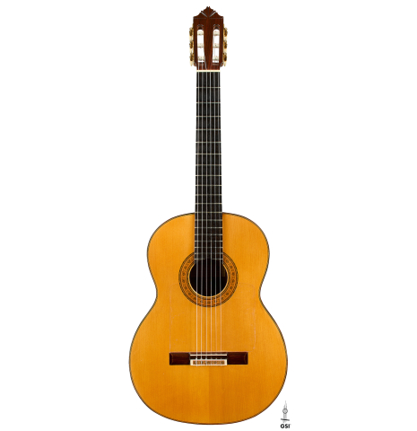 The front of a 1975 Gerundino Fernandez "Negra" flamenco guitar made of spruce and Indian rosewood