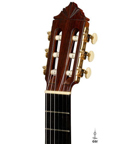 The headstock of a 1975 Gerundino Fernandez "Negra" flamenco guitar made of spruce and Indian rosewood