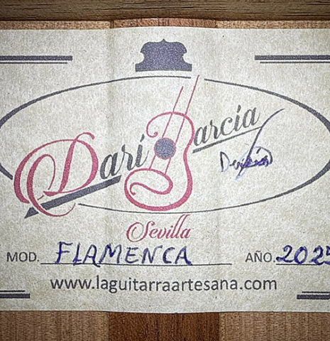 The label of a 2025 Darío García flamenco guitar made of spruce and cypress