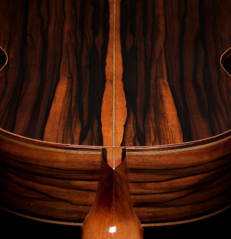 The heel, back binding and purflings of a 2025 Darío García "Flamenco Negra" guitar made of spruce and kamagong