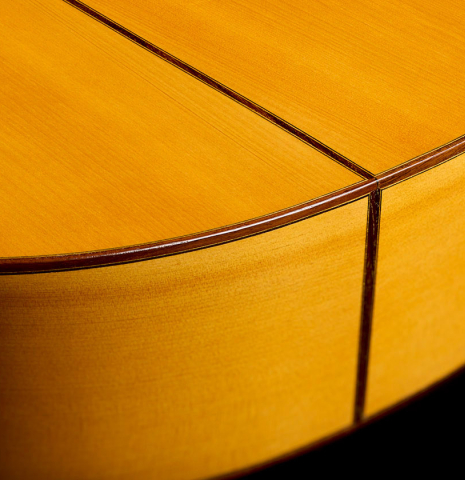 The back sides at the foot of a 1998 Gerundino Fernandez flamenco guitar made of spruce and cypress