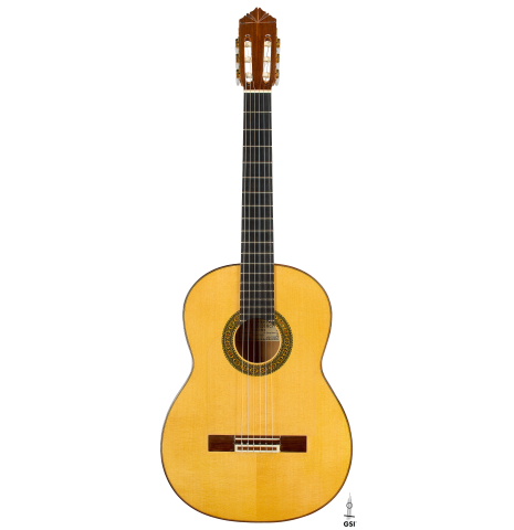 The front of a 1998 Gerundino Fernandez flamenco guitar made of spruce and cypress