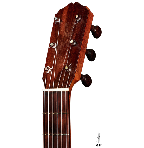 The headstock of a 1922 Santos Hernandez flamenco guitar with pegs made of spruce and cypress.