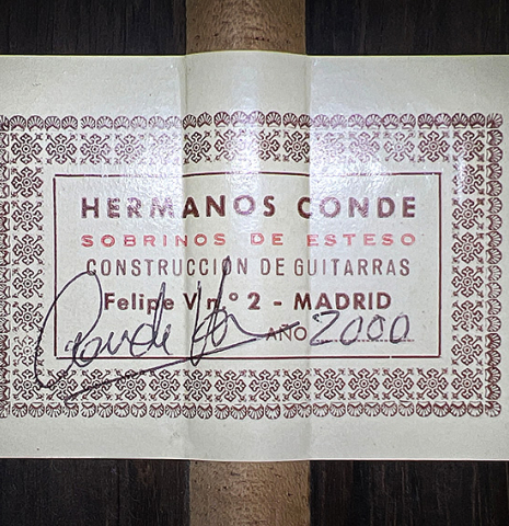 The label of a 2000 Conde Hermanos "AF 25/R" flamenco guitar made with spruce and CSA rosewood.
